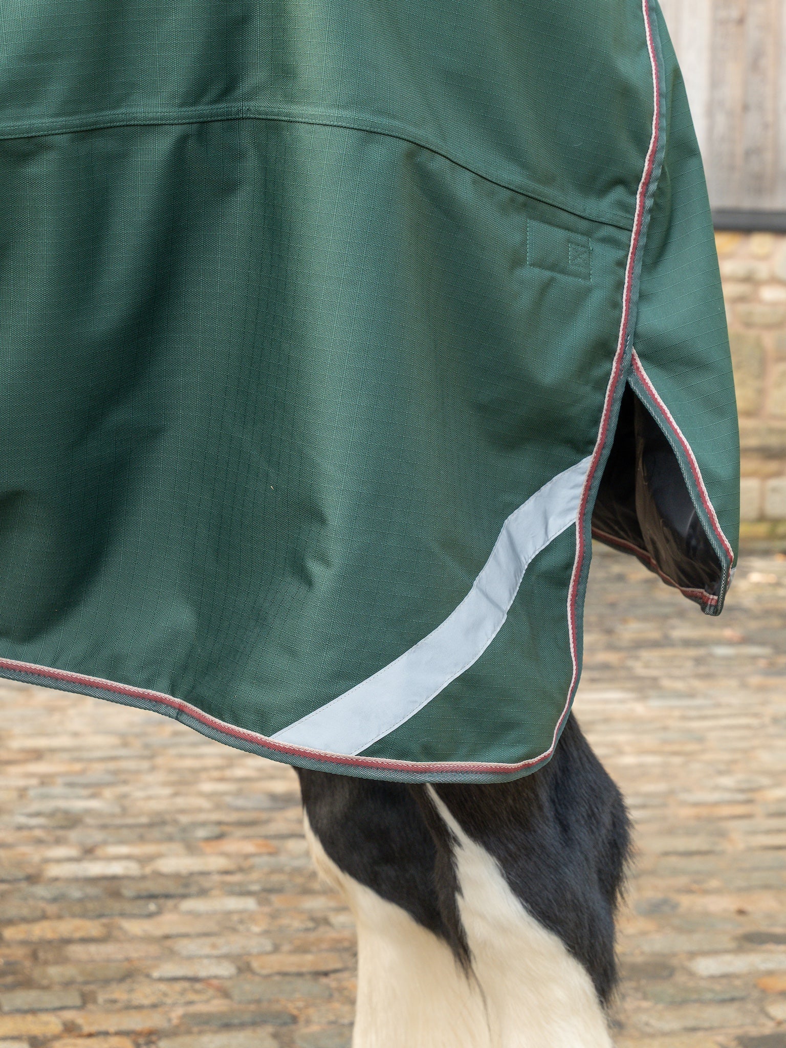 Epic Essential 100g Turnout Rug - Broad Fit
