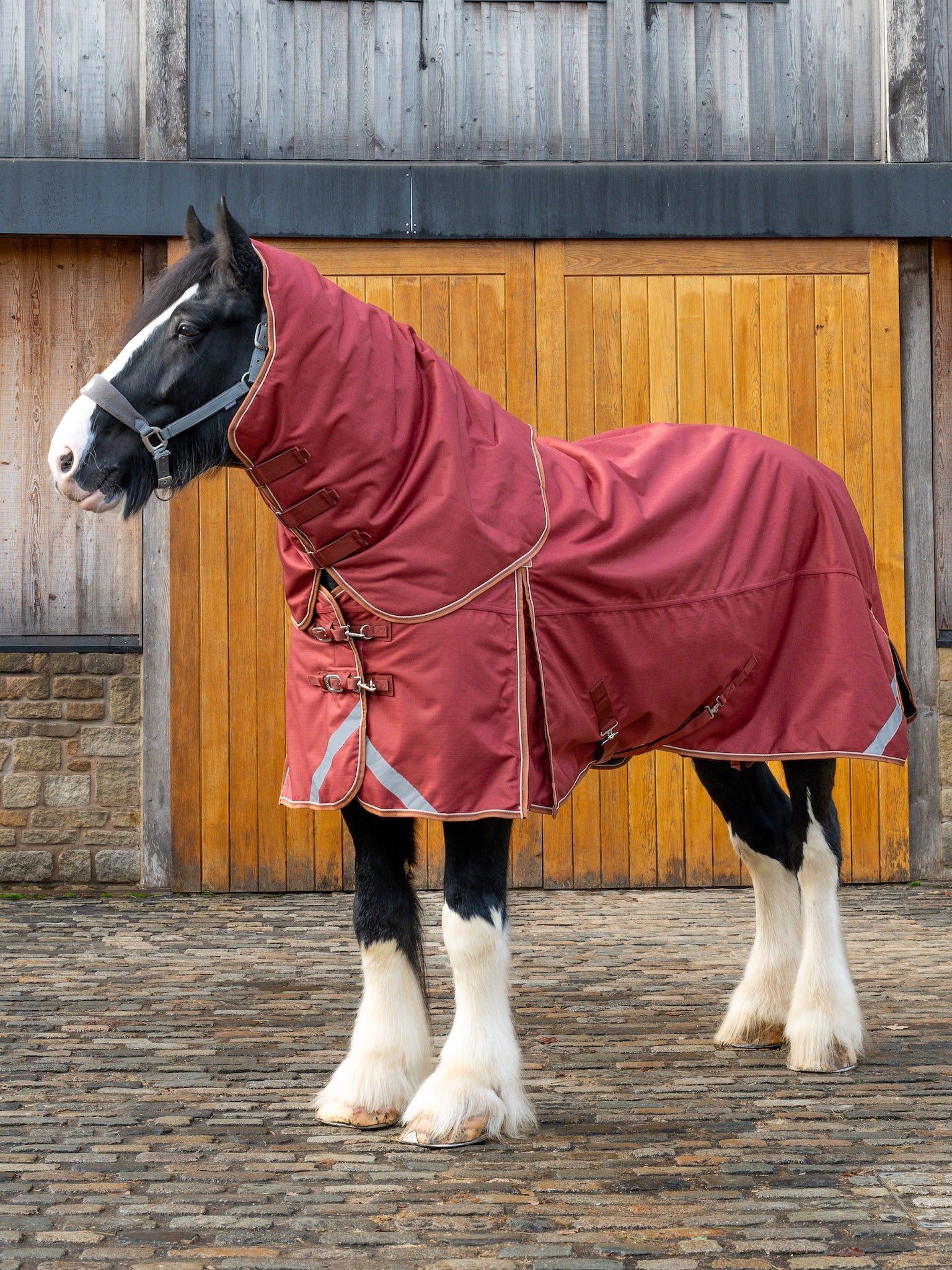 Epic Essential 200g Turnout Hood - Broad Fit