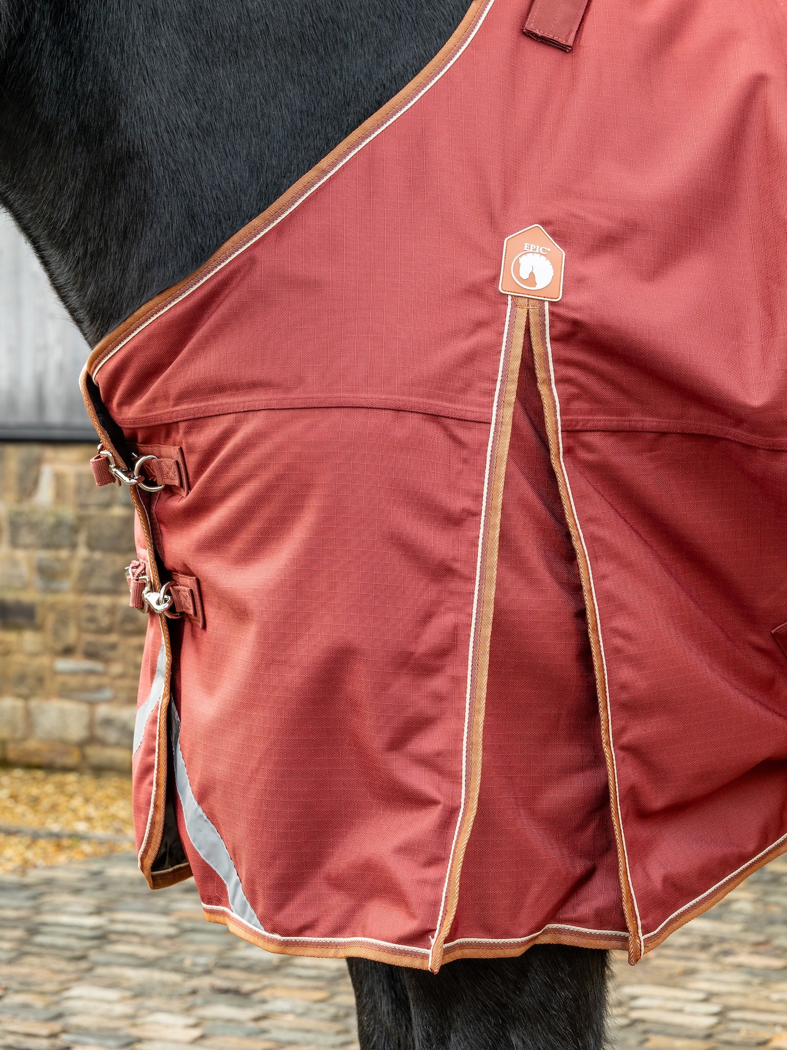 Epic Essential 200g Turnout Rug - Broad Fit
